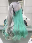 ホワイトシルバー/インナーカラーグリーンヘアデザインカラー
