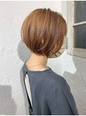 艶っと ベージュ ショートボブ