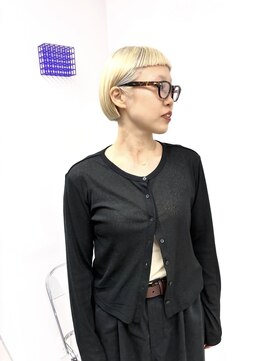 イラカ(elaka) ハイトーンカラー×丸みショート