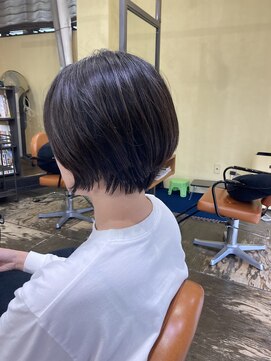 ワラティク(WARATI C) 軽い質感のショートボブ