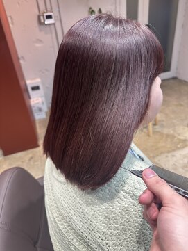 イロ(iro) 桜に合わせたピオニーピンクブラウン/肩上内巻きボブ