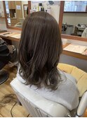 オリーブグレージュ
