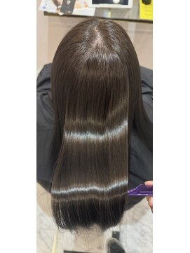 エラ(Ella) グレージュカラー