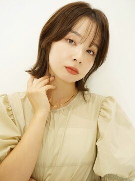 顔まわりレイヤー/切りっぱなしボブ