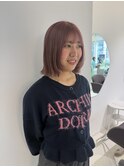 ピンクベージュ