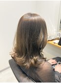 オリーブベージュ
