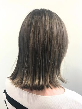 ラフューネ ヨコハマ(Raffune Yokohama) クール系切りっぱなしボブ