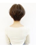 大人可愛い前髪ありのひし形耳掛けショートボブ 20代30代40代