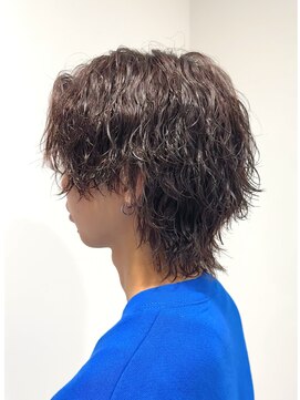 ヴェロ 福井(VeRO) 周りと差をつけたい方必見！？センターパートウルフパーマ