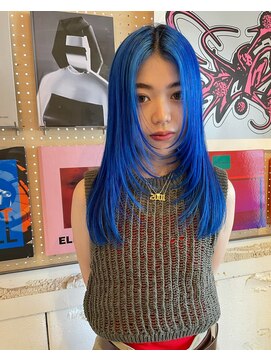 イェン(Yen.) ブルーカラー　デザインカラー　ハッシュカット　レイヤー