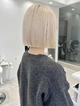 イリ(iLi) 【iLi×REN】ミニボブ/ホワイトブロンド/ホワイトベージュ/立川