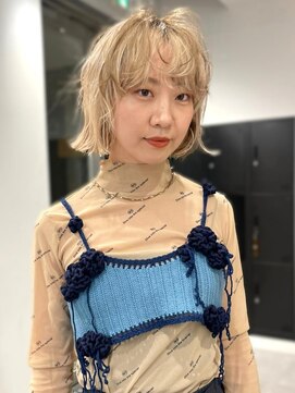 シティ(sity.) ハイトーン　ブリーチ　ダブルカラー　切りっぱなしボブ　透明感