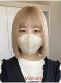 グレージュ切りっぱなしボブ前髪ありミニボブミルクティベージュ