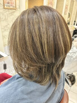 白髪ぼかしハイライト　ミディアム