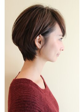 レウナ 外苑前(Reuna) 20代30代40代大人可愛い耳かけ小顔ショート　お手入れ簡単