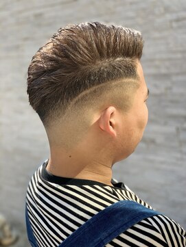 メンズ美容室 タカミ サイドパート　ライン　フェード　スキンフェード