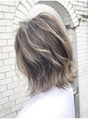 脱白髪染めハイライト×レイヤーボブ