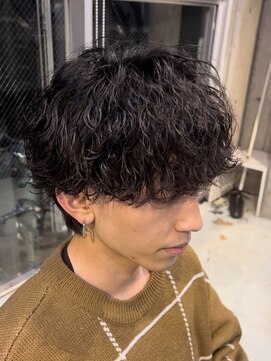 フィフス トウキョウ (fifth TOKYO) メンズマッシュウルフセンターパート波巻きパーマツイストパーマ