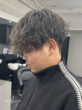 アンドメゾンオム(&Maison. homme) センターパート/ニュアンスパーマ/毛流れパーマ/波巻きパーマ