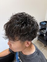 ノット(knot.)&nbsp;無造作な動きと柔らかなカール感が魅力のメンズマッシュパーマ