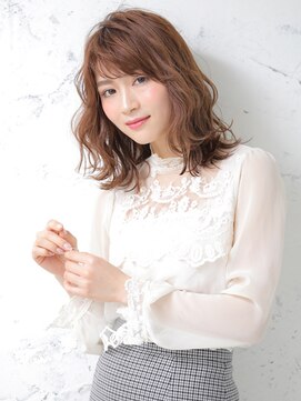 モンドエメラルド(mondo Emerald) ウェットな質感の外ハネ波カール