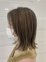 ゼル イオンタウン名西(ZELE)&nbsp;細かめブリーチハイライトカラー/ラインのあるボブ