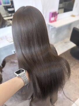 ラビス(Lovis) ハッシュカット/フルバング/似合わせカット/レッドブラウン