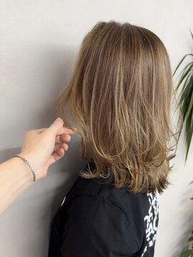 ヴィフ 大船(VIF) 白髪ぼかし脱白髪染めレイヤーカットくびれヘアハイライトカラー