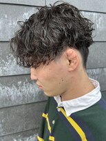 ヒュイル バイ ニアウ(Hwyl by Niau) メンズセンターパート波巻スパイラルパーマニュアンスパーマ