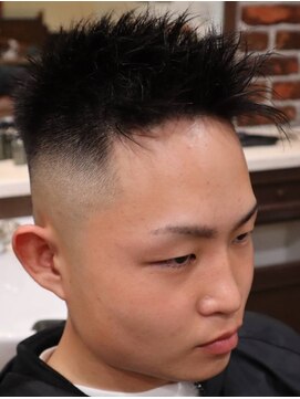 アクセプトザワールドバーバー(Accept the world barber) アップバング×スキンフェード