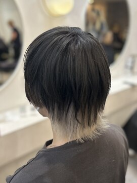 ラビス クローバー(Lovis clover) 襟足にインナーカラーでホワイトウルフカット♪あゆむ