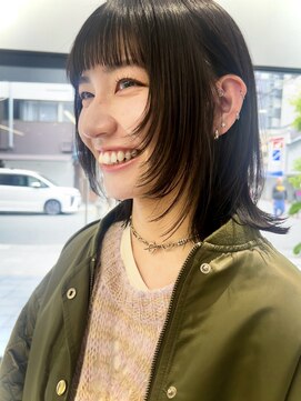 エム(M) 耳掛けヘア小顔レイヤーウルフレイヤーミディアムヘア大阪淀屋橋
