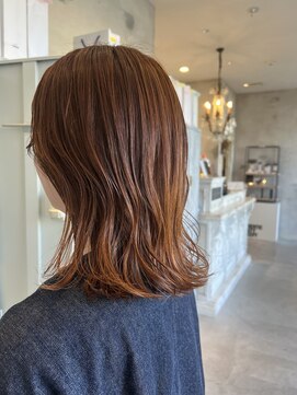 サロウィン 熊本上通り店(SALOWIN) 柔らかく揺れるオレンジミディ