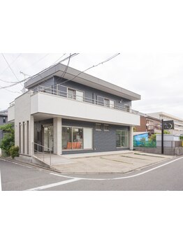 完全マンツーマン施術で一人一人のお客様としっかり向き合う！再現性の高いカット×カラー技術が人気の秘訣