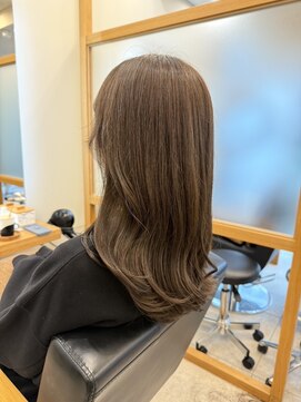 リュクスバトーバイトリコ 船橋南口店(Luxe BATEAU by tricot) オリーブベージュ/20代30代40代