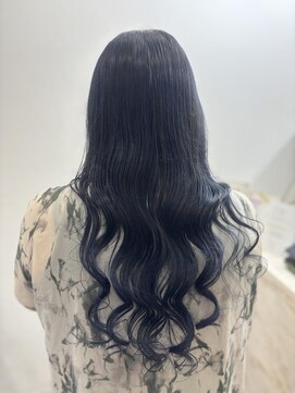 ラビス クローバー(Lovis clover) Miki ダブルカラー ツヤ髪スタイル