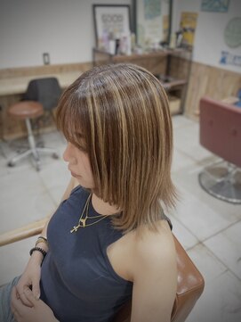 ノーム 横浜(NORM) ケアブリーチ使用ベージュ系ハイライトカラー