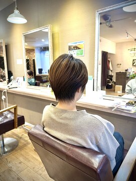 ヘアーメイクロージー 八軒店 (HAIR MAKE ROSY) 大人女性の丸み美シルエット洗練ショートボブ