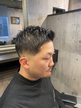 スウェルホワイト(SWELL WHITE) フェザーアップフェードスタイル