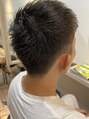 ココシア(Cocosia)&nbsp;サイドから襟足にかけて刈り上げてソフトモヒカンなスタイル。