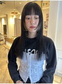 黒髪ロングと顔まわりのカット、pointカラー