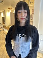 ムジーク(Musiiik)&nbsp;黒髪ロングと顔まわりのカット、pointカラー