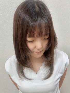 ララ(LALA) インナーカラー、グレージュ、ウルフカット、姫カット