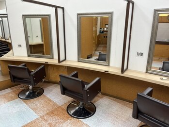 Mlll 　HAIR　 IY　幕張店