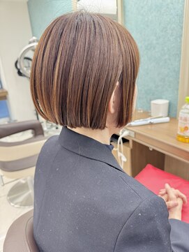 アッシュ 下北沢店(Ash) 内側をかるくしたおさまりの良いパツッとボブ