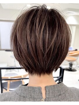 アマレット(Amaretto) 【柔らか質感の大人ショートスタイル】