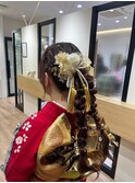 ツイン編みおろしヘア