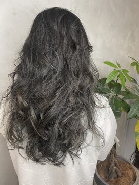 サンヘアアンドメイク(Sa N. HAIR MAKE) ネイビーグラデーション　レイヤードカット
