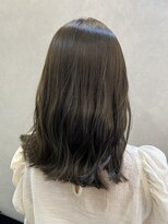 ロミバイリー(Romi by Lyee)&nbsp;オリーブグレージュ/透明感/外ハネミディ