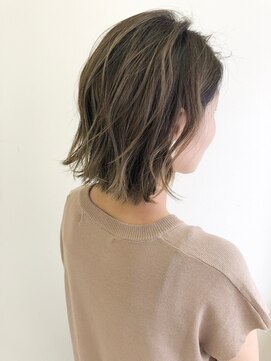 フルールバイアヴァンスクロス(Flulu by avance. cross) 糸ハイライト×大人ベージュ×切りっぱなしボブ/30代/40代/50代
